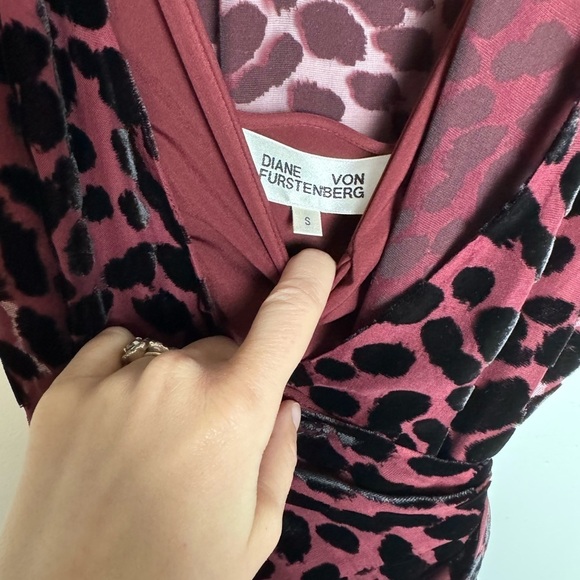 DIANE VON FURSTENBERG KATHERINE WRAP Merlot Animal Leopard print - Picture 9 of 12